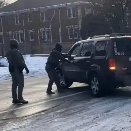 Милиардерът Бил Акман дари 10 хил. долара на агента, застрелял Рене Гуд