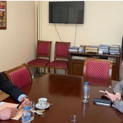 Омбудсманът Велислава Делчева и временно изпълняващият длъжността председател на Комисията за защита