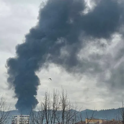 Разкриха има ли опасно замърсяване на въздуха след огромния пожар в Троян
