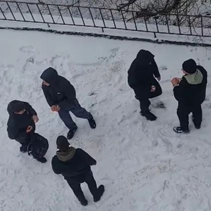 Сняг зима детски смях – на пръв поглед нищо необичайно