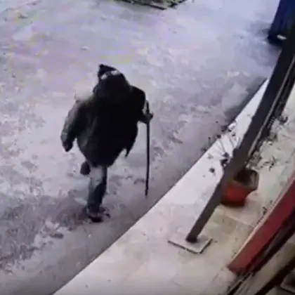 54 годишният мъж заподозрян за вандалския акт срещу българското посолство в