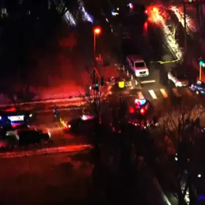 По време на имиграционна операция в Минеаполис федерален служител простреля