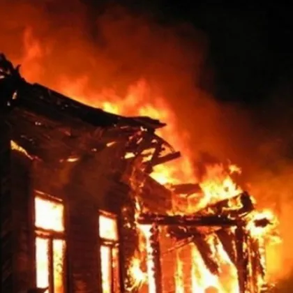 Пожар гори в столичния квартал Левски след като къща се