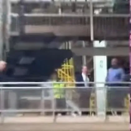 Американският работник Ти Джей Сабула който си размени обиди с