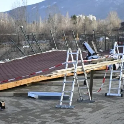 Търсят дали падналото хале в София, убило работник - има разрешително за строеж