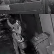 Нощен грабеж под носа на институциите: мъж реже кабели в Овча купел ВИДЕО