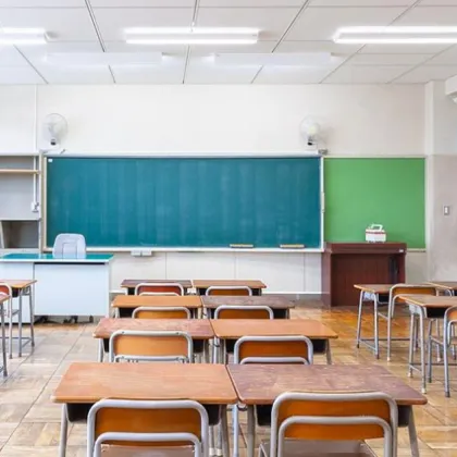 Директор на школо в Сатовчанско опипвал ученички - уволниха го