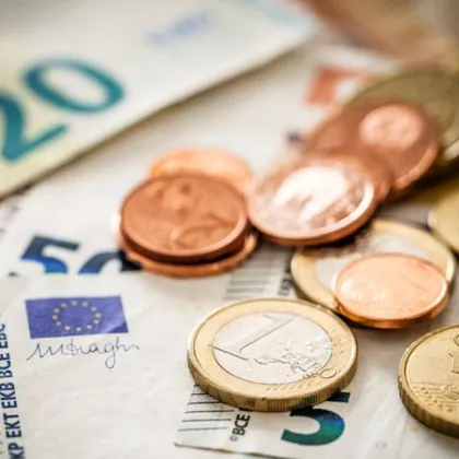 Клиенти пробутаха фалшиво евро на таксиметров шофьор