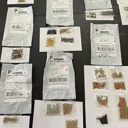 В САЩ започнаха да се появяват странни пратки по домовете