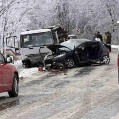 Издирват шофьора на камиона който е избягал след като се