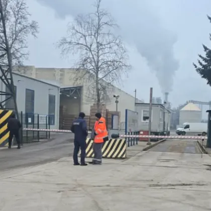 В рамките на изискуемия 24 часов срок дървопреработвателното предприятие Кроношпан във