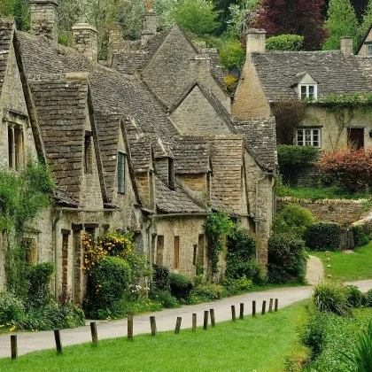 Жителите на най красивата улица в живописно село във Великобритания са