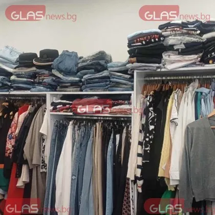 СДВР иззеха при акция фалшиви маркови дрехи от магазин в центъра на София СНИМКИ