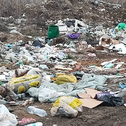 &bdquo;Бялата порта на Рила" под боклук: Жена показа апокалиптични гледки СНИМКИ