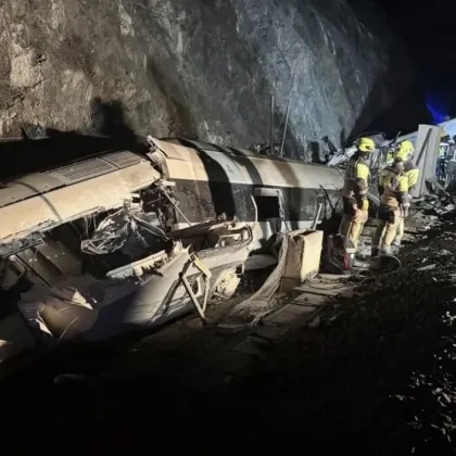 Най-малко 21 са жертвите на влаковата катастрофа в Испания