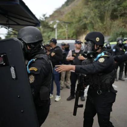 Президентът на Гватемала Бернардо Аревало обяви извънредно положение за да