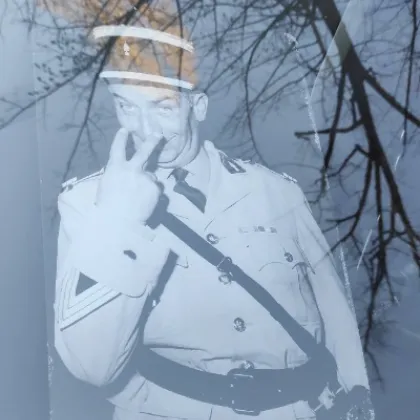 Шофьор измисли как да оставя колата си под постоянен надзор СНИМКИ