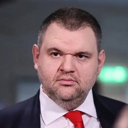 Президентът Радев незабавно да внесе поканата на Тръмп за Съвета