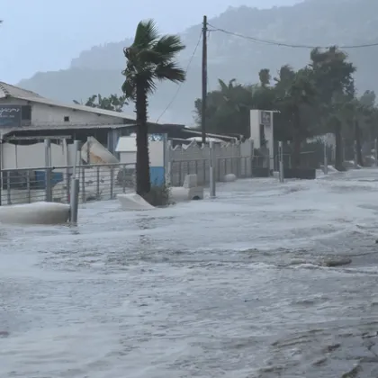 Силна буря връхлетя Сицилия ВИДЕО