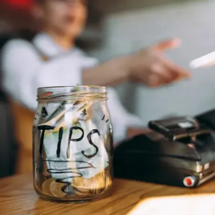 Тийнейджър от Пловдив задигна пари от заведение в Бургас