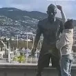Подпалиха статуя на Роналдо в родния му град ВИДЕО
