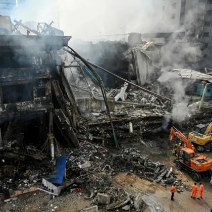 Пожар избухна в търговския център Гул Плаза в най големия пакистански град