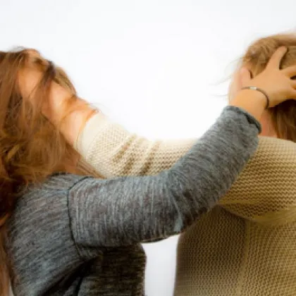 Бой за любов в София: Три момичета се сбиха жестоко зради момче