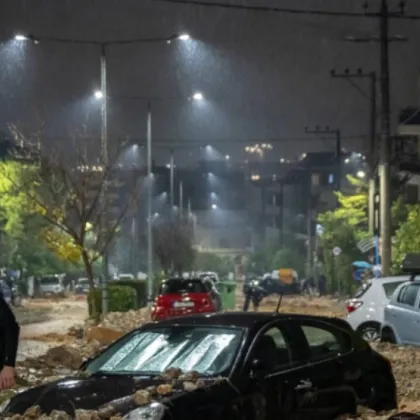 Двама души загинаха в тежки наводнения в Гърция Едно от