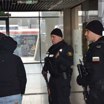 Засилено полицейско присъствие и строги мерки за сигурност са в