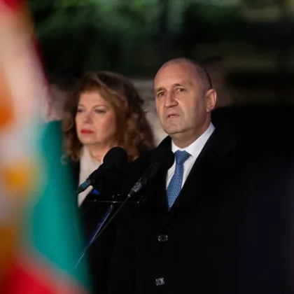 Радев публикува снимки от двата си президентски мандата с Илияна