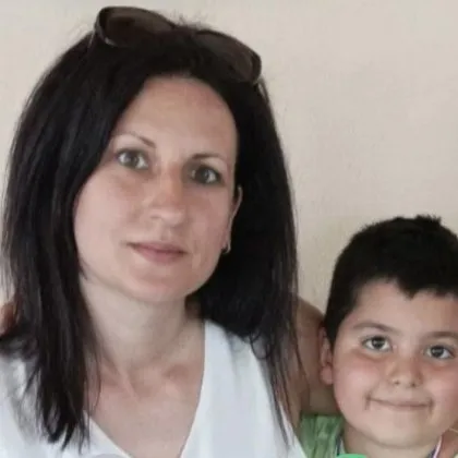 Понякога връзките между хората се раждат по най неочаквания начин Без