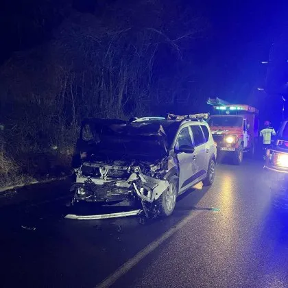 Челен сблъсък край София, пострадаха двама СНИМКИ