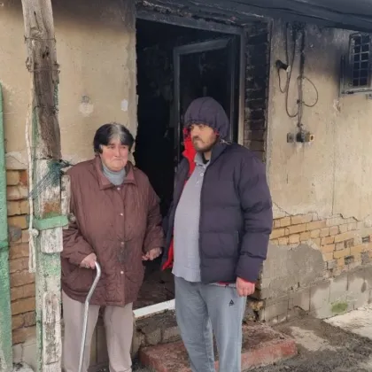 Майка и син от Тръстеник община Долна Митрополия останаха без дом