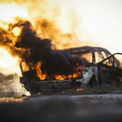 Мъж запали колата на съпругата си