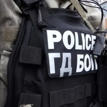 Разбиха престъпна група за изнудване и бързи кредити