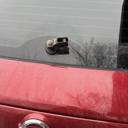 Спор за паркиране или чист вандализъм: Кола пострада в София СНИМКИ