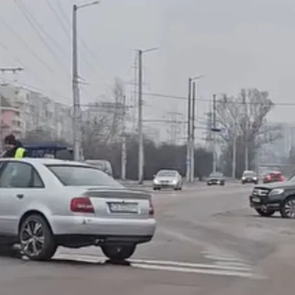 Две коли се сблъскаха на столичен булевард, щетите са големи ВИДЕО+СНИМКИ