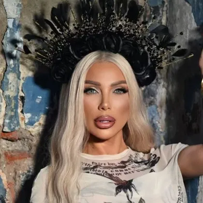 Обраха певицата Емануела! Липсат 70 хиляди евро и бижута от дома й