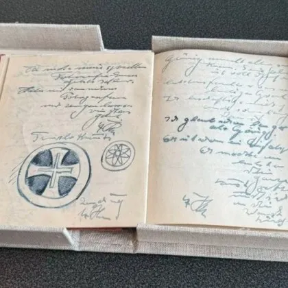 На тавана на частен дом е открит ръкописен дневник който