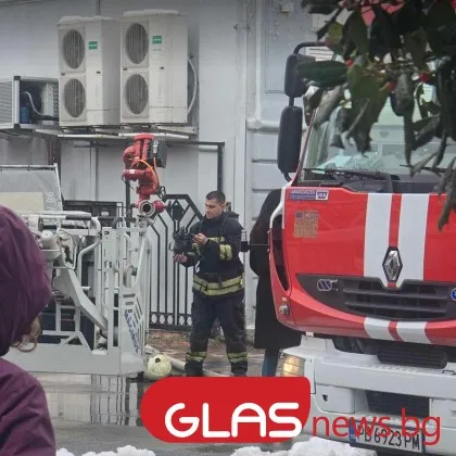 Млад мъж е пострадал при пожар в къща в квартал