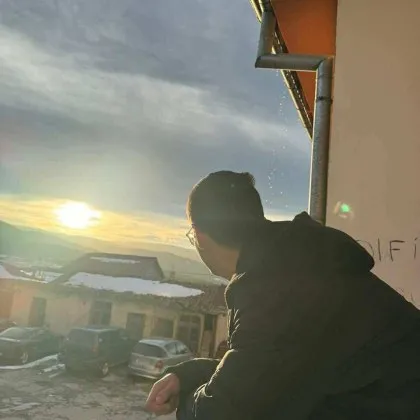 След самоубийството на 18 годишния Билгин Алишев ученици от СУ Кирил