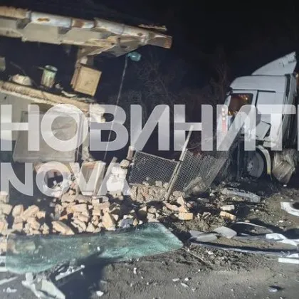 Дете загина при зверска катастрофа с камион, тираджията опитал да избяга