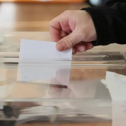 Признаха за виновен член на СИК, гласувал два пъти