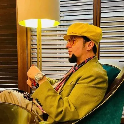 Ексцентричният PR експерт бизнесмен шоумен и риалити звезда Евгени Минчев