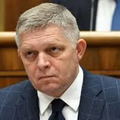 Словашкият премиер Роберт Фицо смята че страната трябва да откаже