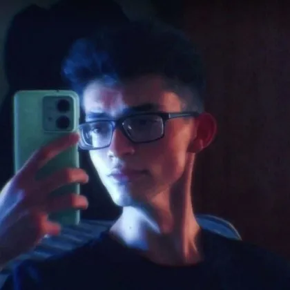 Според източници на GlasNews bg учителката свързана със случая на 18 годишния