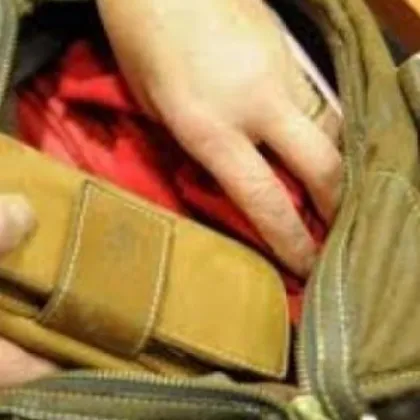 Непълнолетна ограби пловдивчанка на автобусна спирка