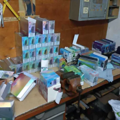 Разбиха нелегална схема за продажба на опасни вейпове без акциз в София СНИМКИ