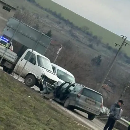 Тежка катастрофа е станала този следобед в Русенско алармират граждани Лекотоварен