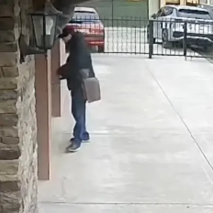 В социалните мрежи снимки и видео предупредиха за мъж който